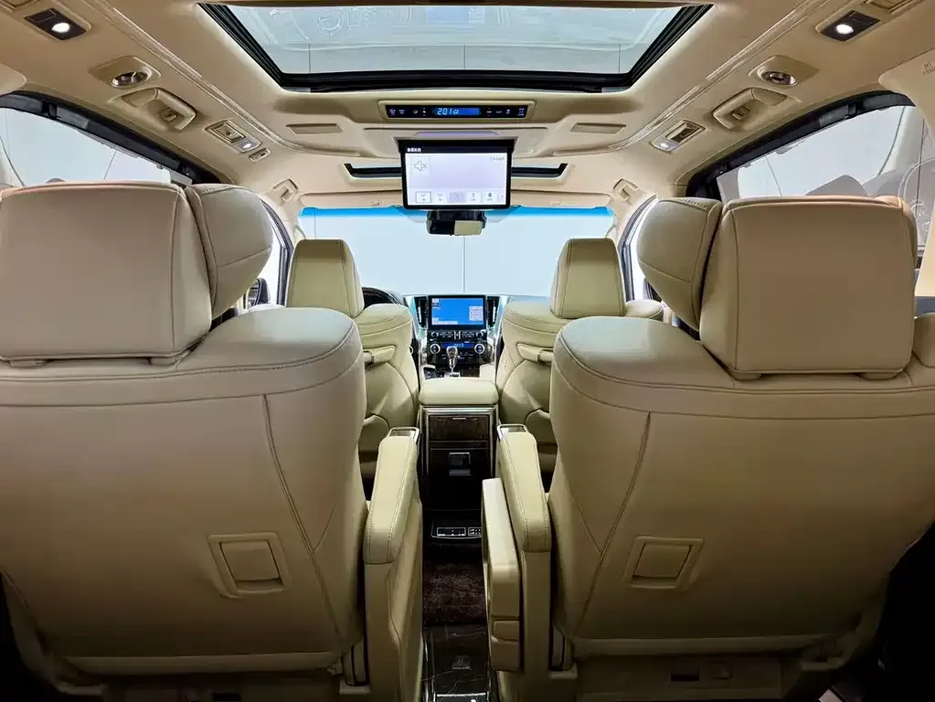 Toyota Alphard — фото 8
