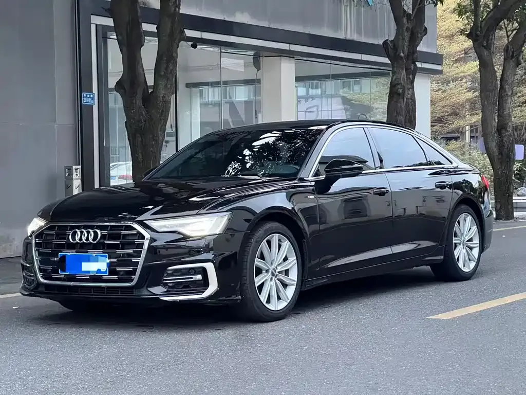 Audi A6L — фото 1