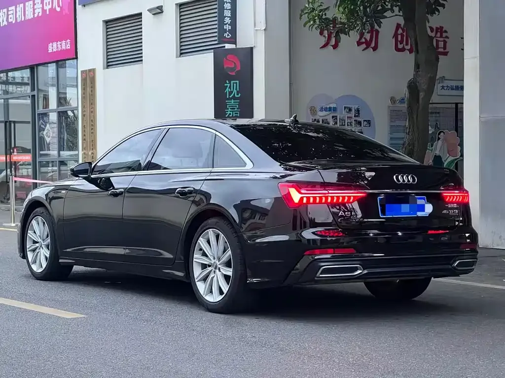 Audi A6L — фото 2