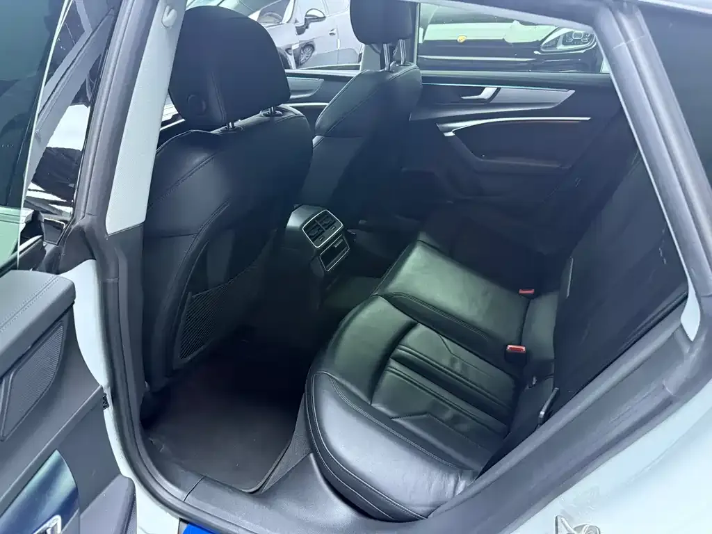 Audi A7 2021 из CN, фото 2
