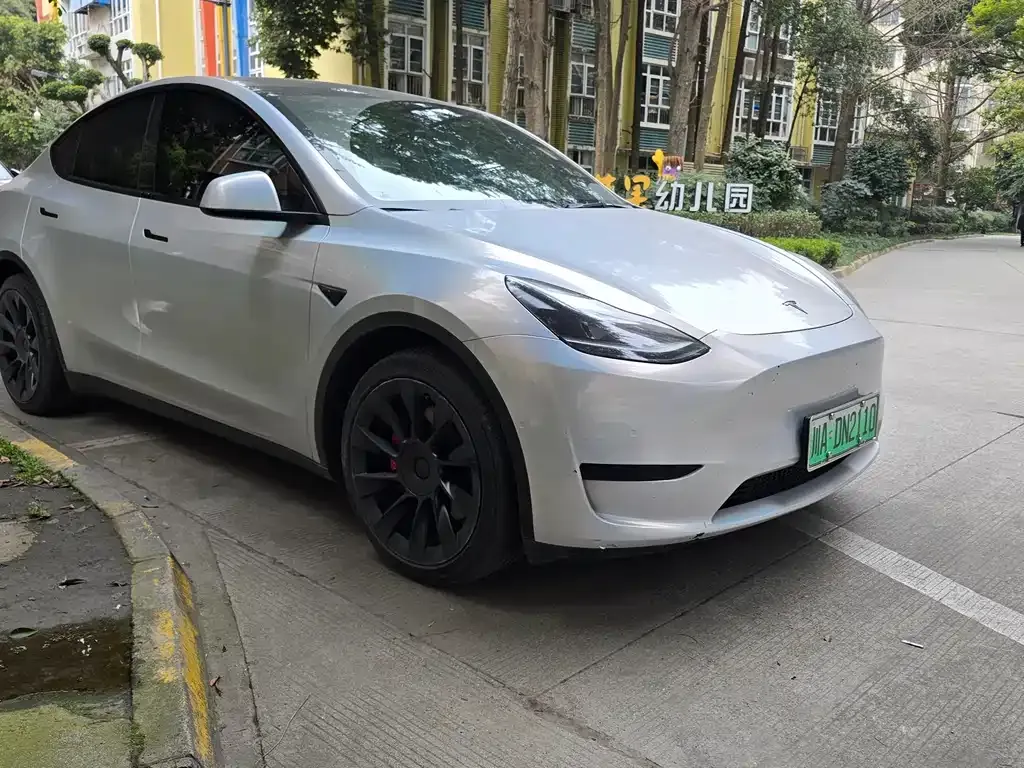 Tesla Model Y — фото 7