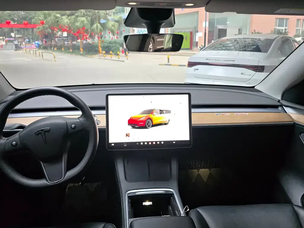 Tesla Model Y — фото 2