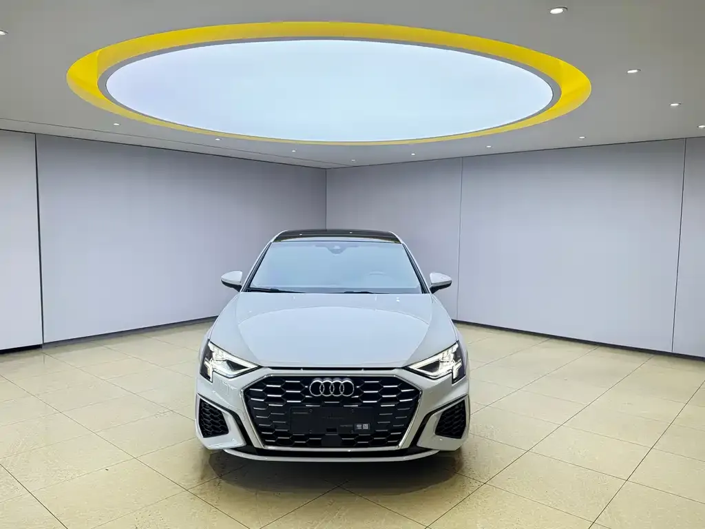 Audi A3 2023 из CN, фото 2