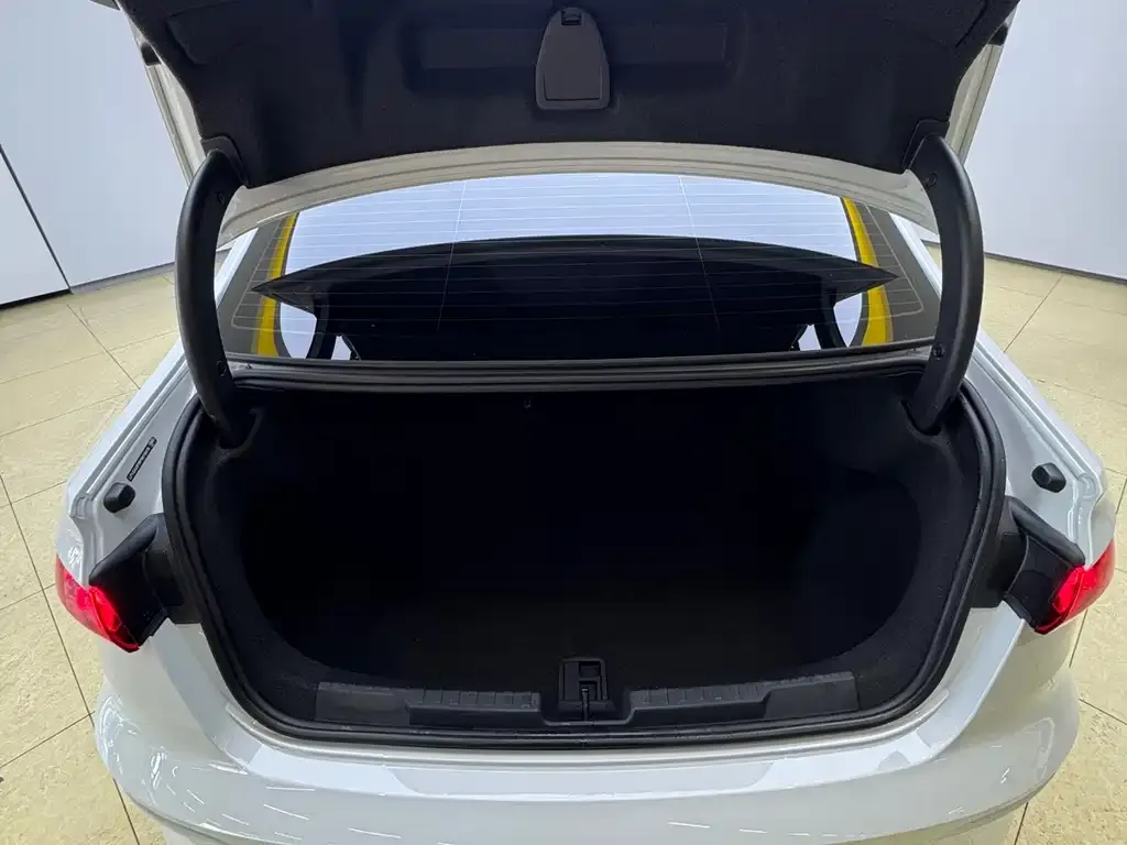 Audi A3 2023 из CN, фото 3