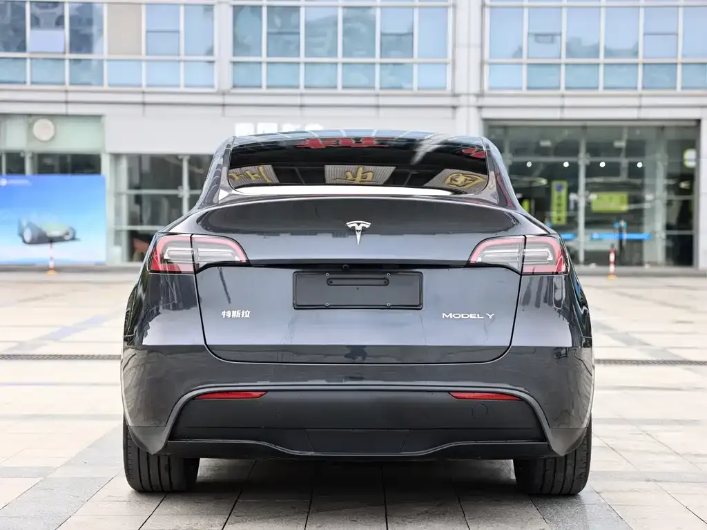 Tesla Model Y — фото 7
