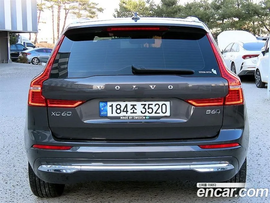 Volvo XC60 — фото 10