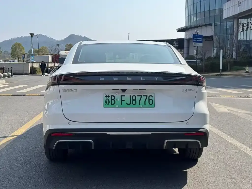 Geely Galaxy L6 — фото 9