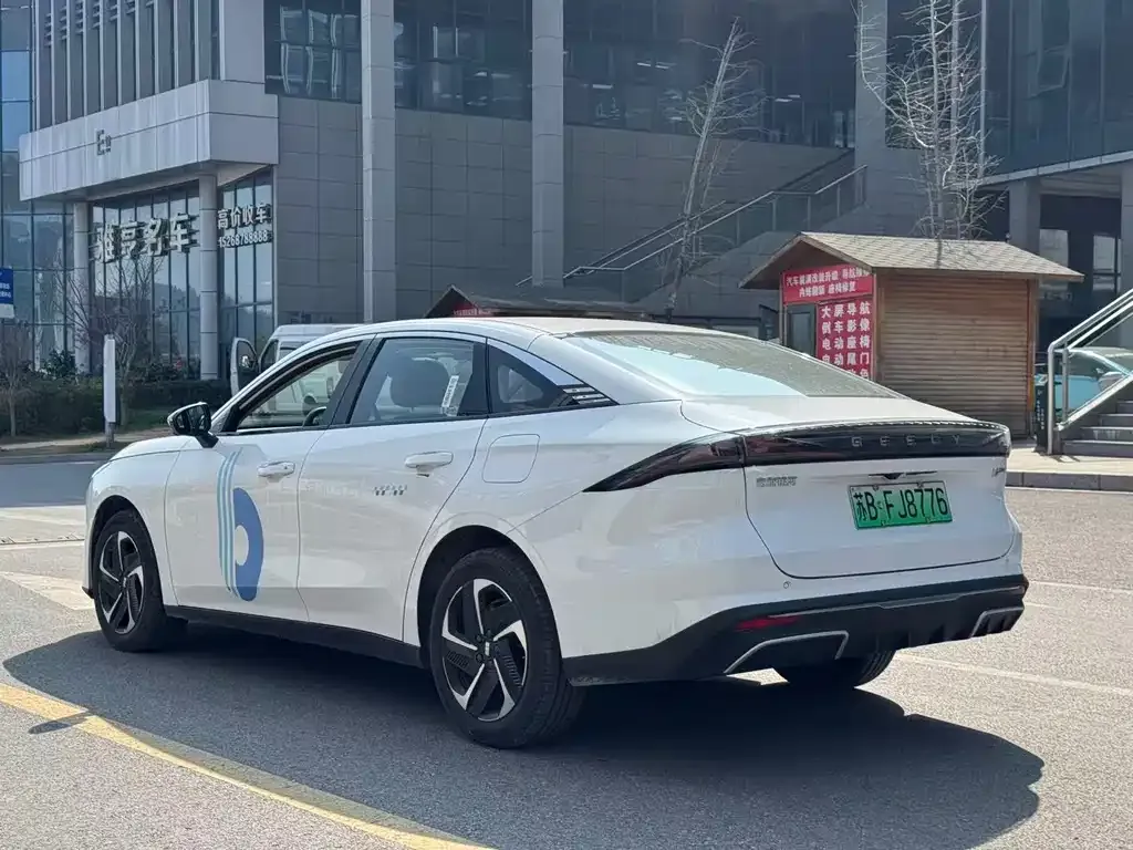 Geely Galaxy L6 — фото 2