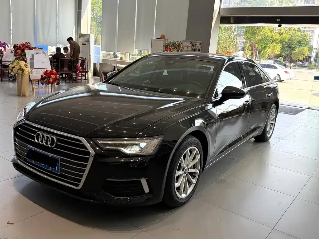 Audi A6L — фото 1