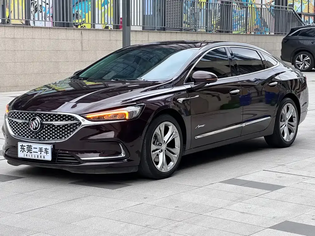 Buick LaCrosse — фото 1