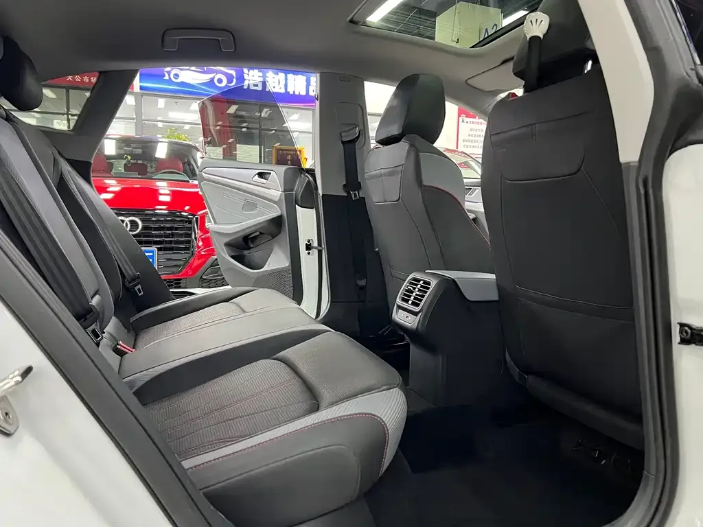 Volkswagen Lamando 2024 из CN, фото 2