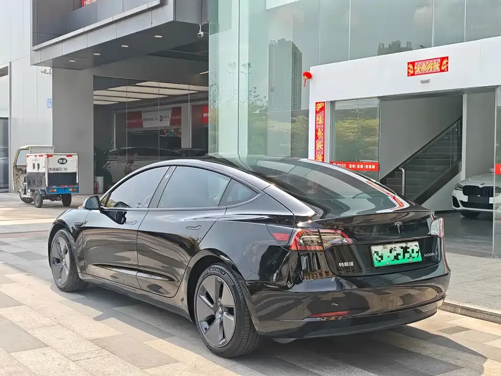 Tesla Model 3 — фото 6