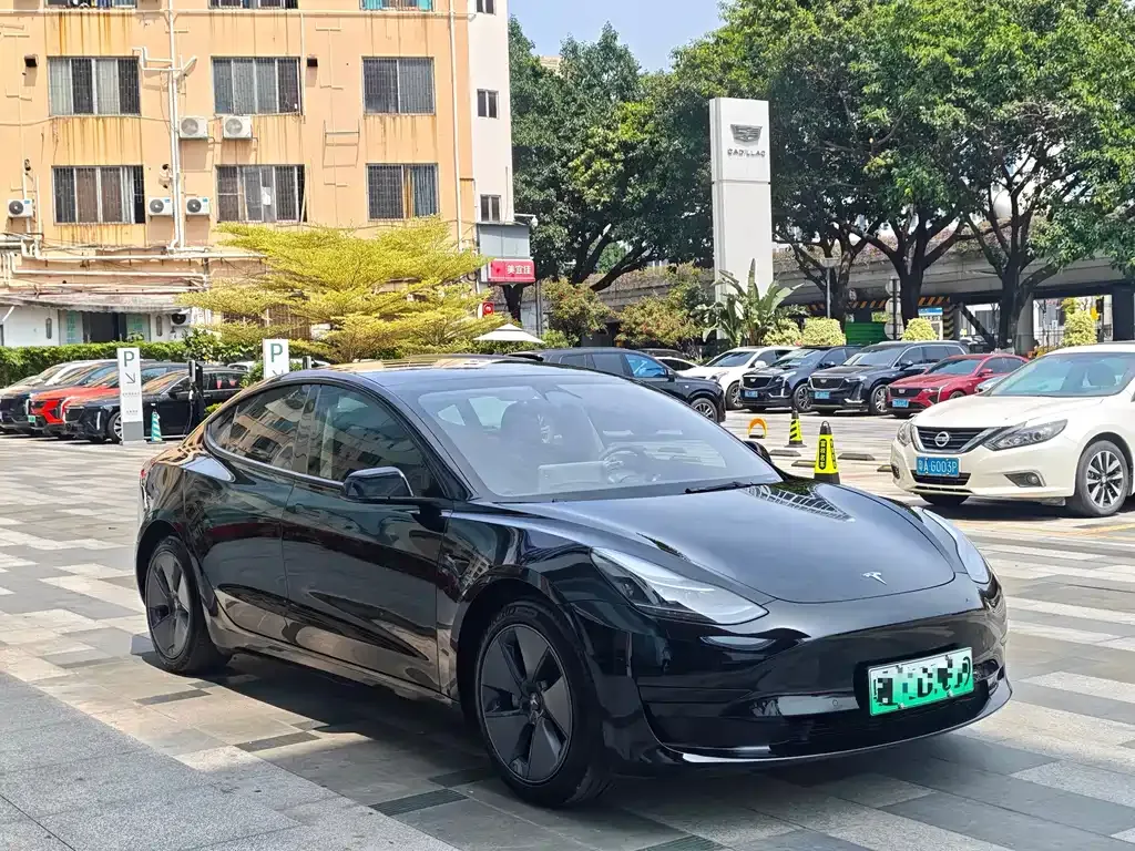 Tesla Model 3 — фото 10