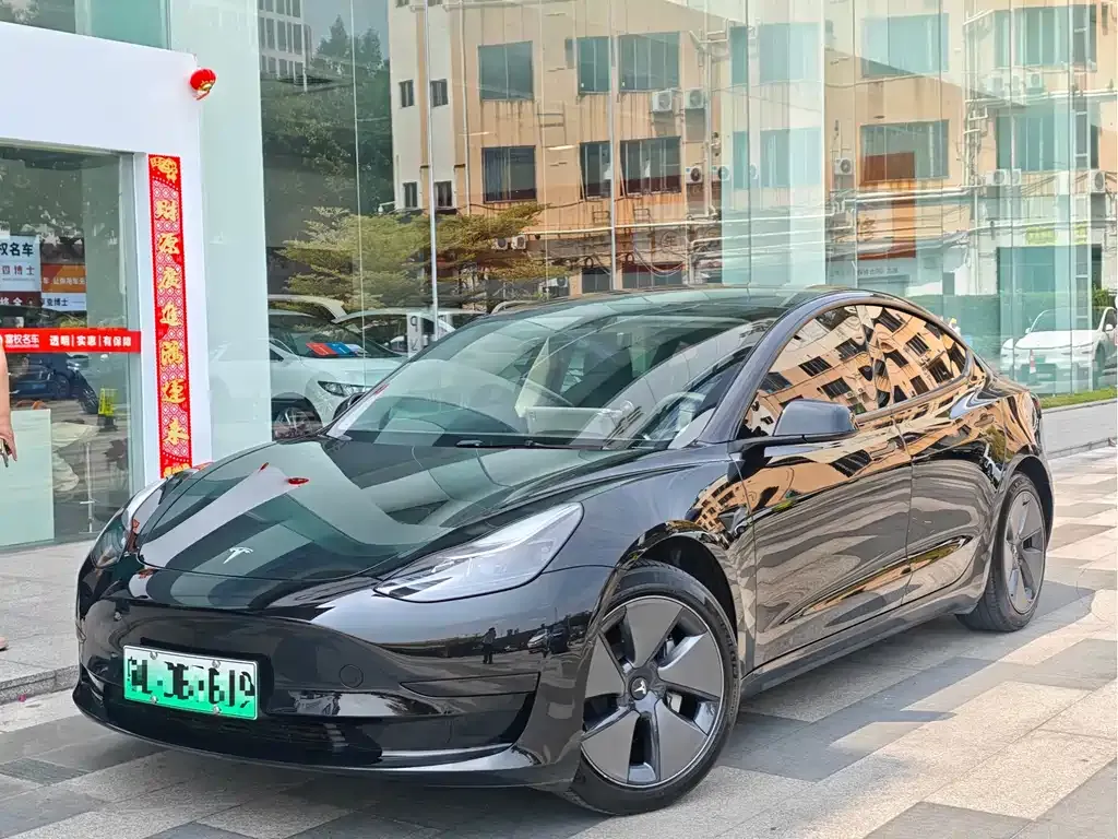 Tesla Model 3 — фото 4