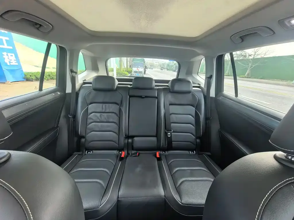 Volkswagen Tiguan L 2021 из CN, фото 2