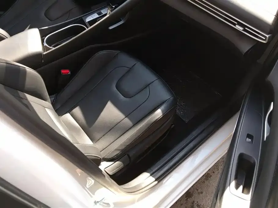 Hyundai Elantra 2023 из CN, фото 3