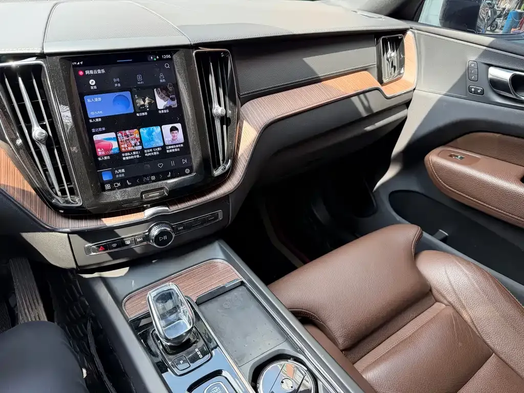 Volvo XC60 2022 из CN, фото 9
