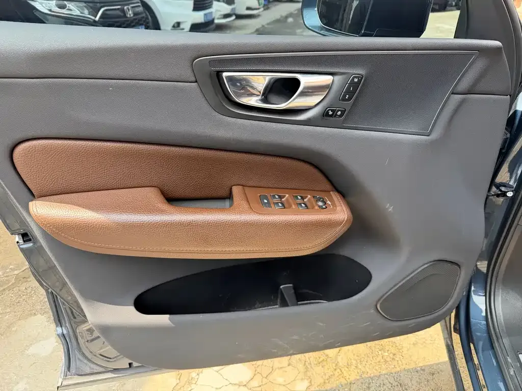 Volvo XC60 2022 из CN, фото 7