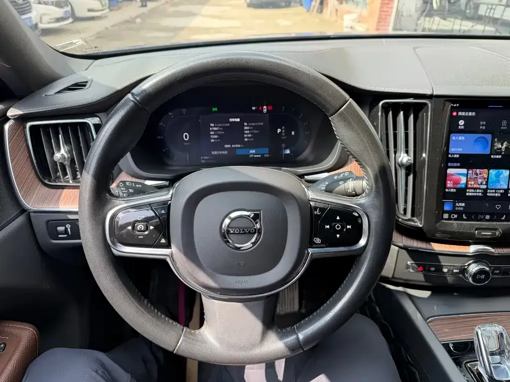Volvo XC60 2022 из CN, фото 3