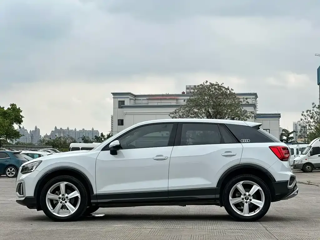 Audi Q2L — фото 4