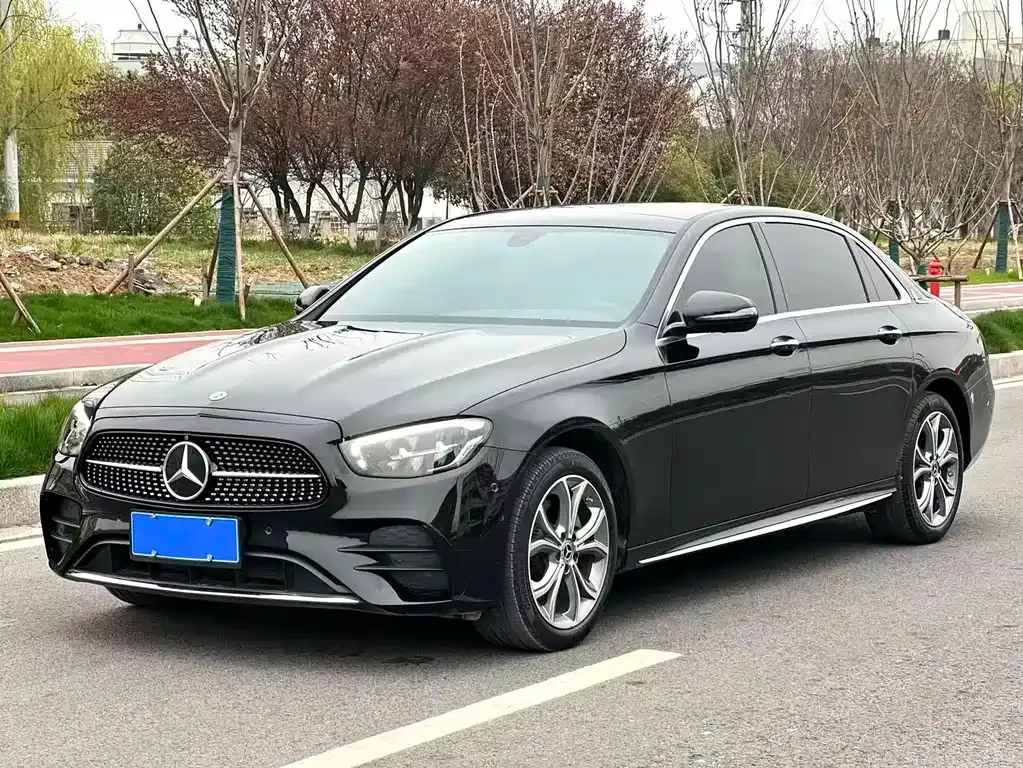 Mercedes-Benz E-Class — фото 1