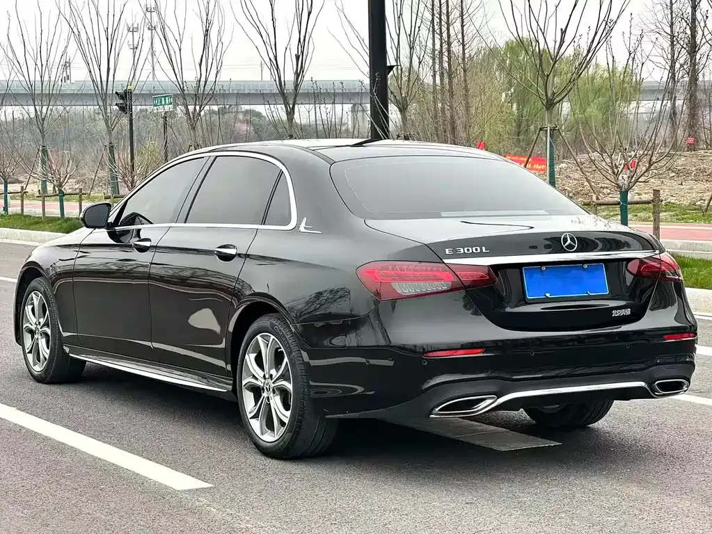 Mercedes-Benz E-Class — фото 8