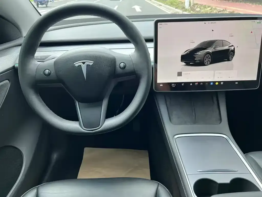 Tesla Model Y — фото 2