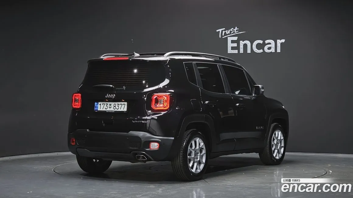 Jeep Renegade — фото 6
