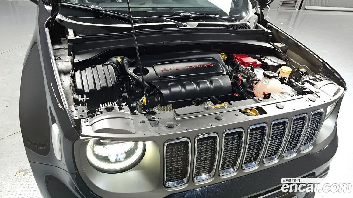 Jeep Renegade — фото 4