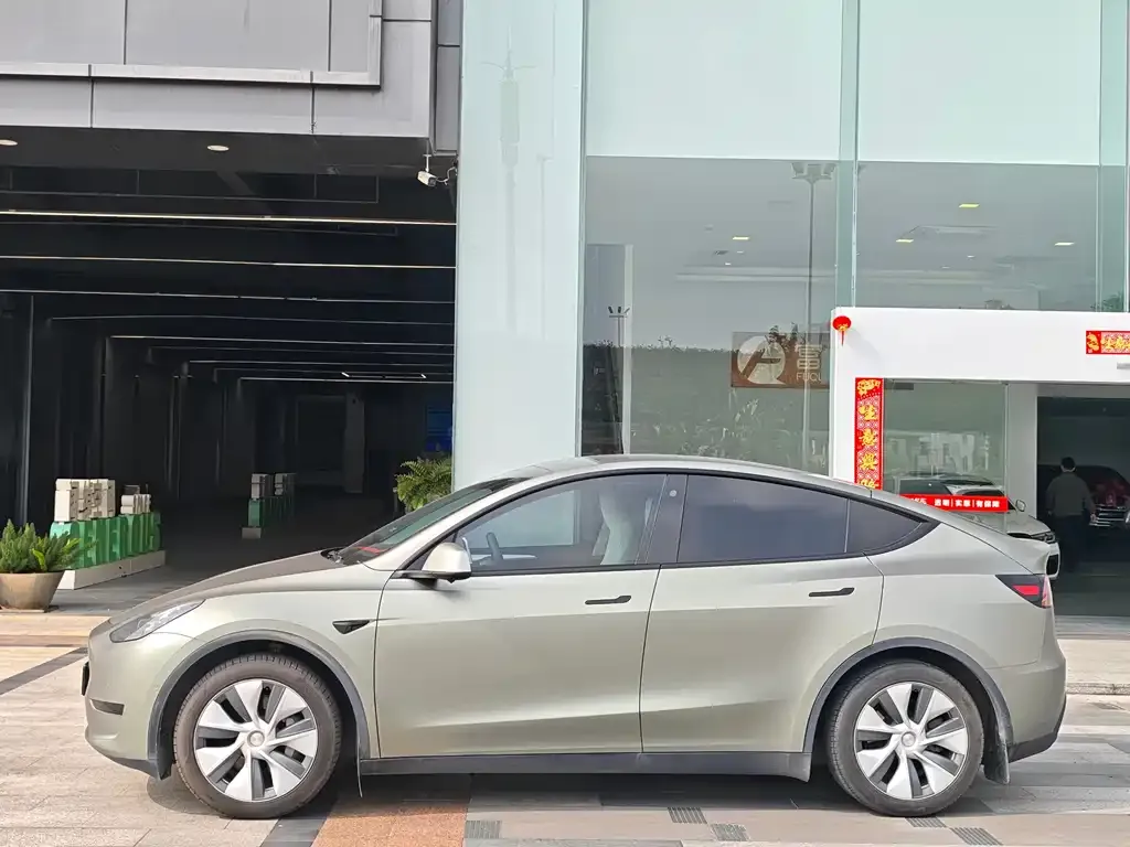 Tesla Model Y — фото 3