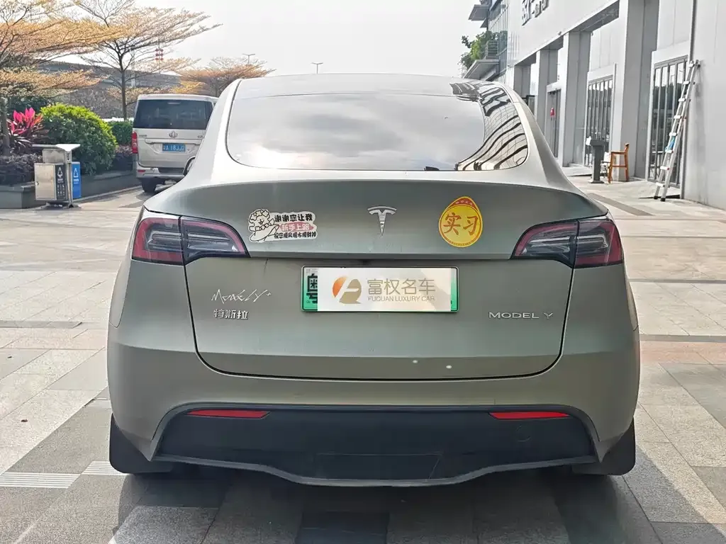 Tesla Model Y — фото 8