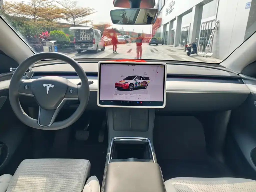 Tesla Model Y — фото 7