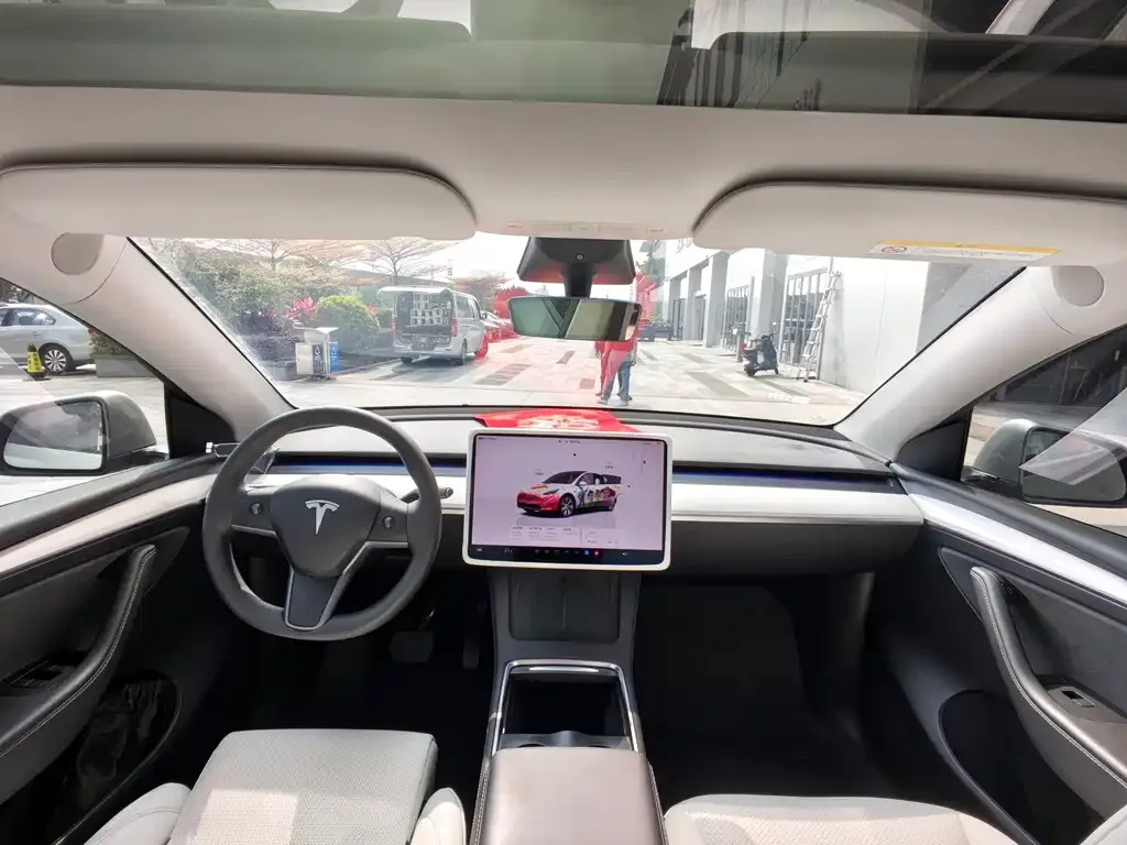 Tesla Model Y — фото 5