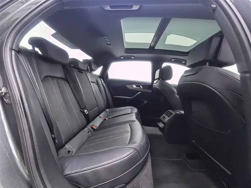 Audi A4L 2024 из CN, фото 7