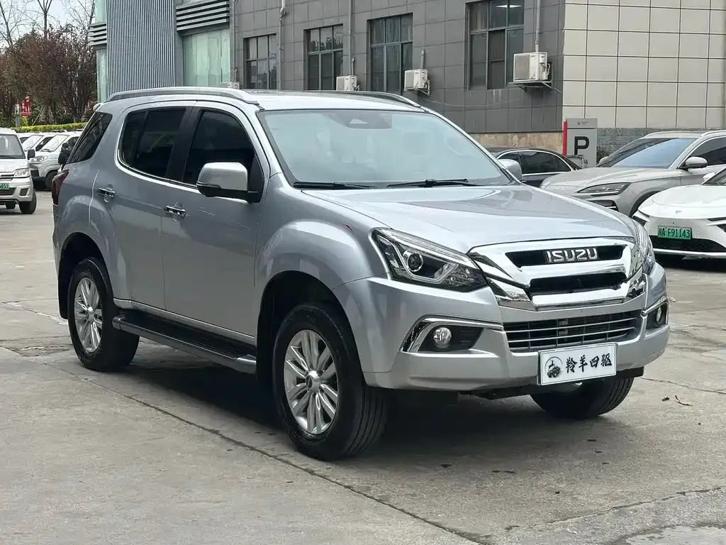 Isuzu MU-X 2022 из CN, фото 2