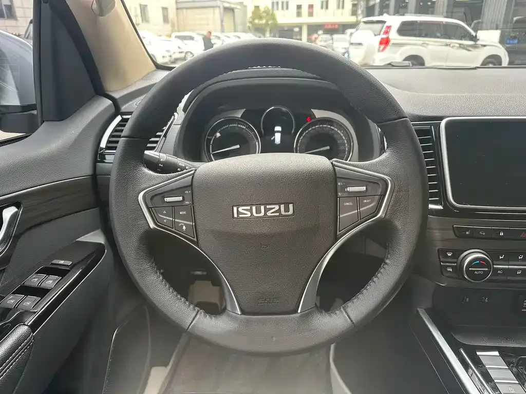 Isuzu MU-X 2022 из CN, фото 10