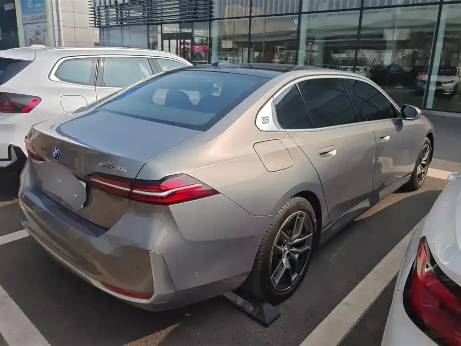 BMW i5 — фото 10