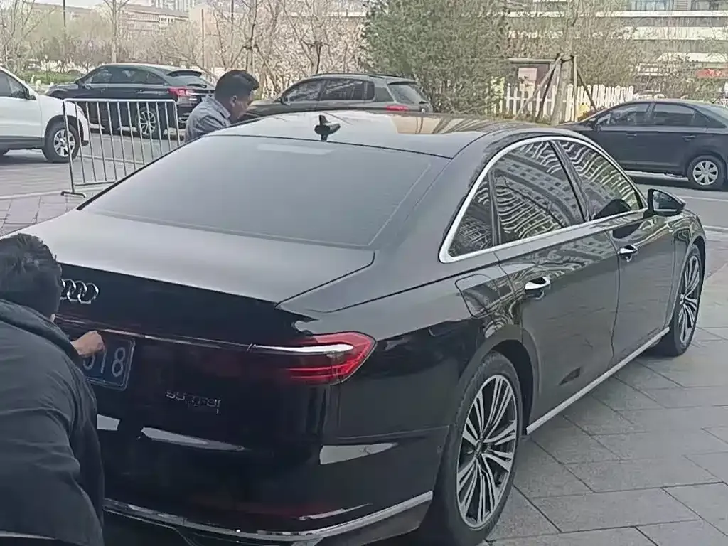 Audi A8 — фото 6
