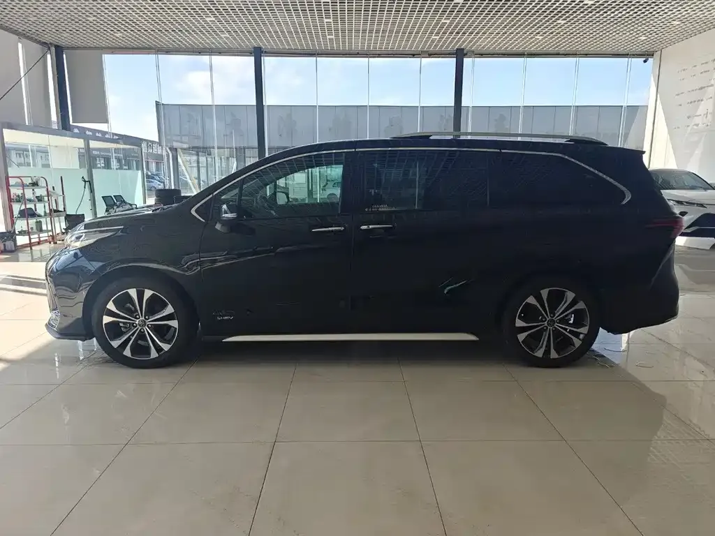 Toyota Granvia — фото 9
