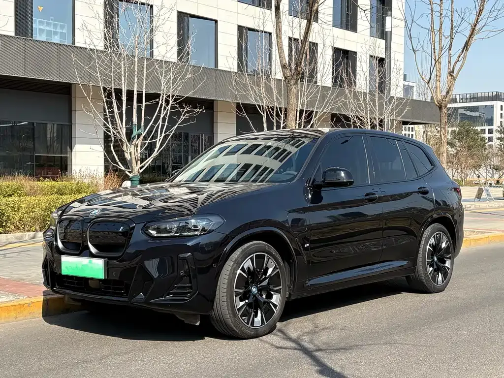 BMW iX3 — фото 1