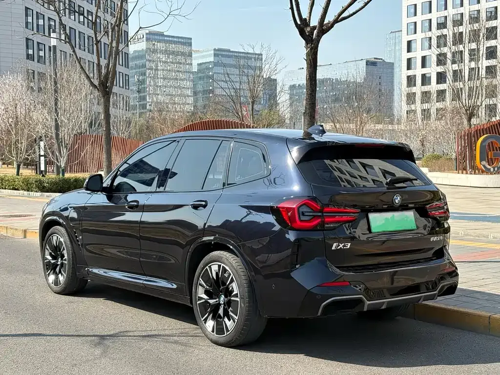 BMW iX3 — фото 10