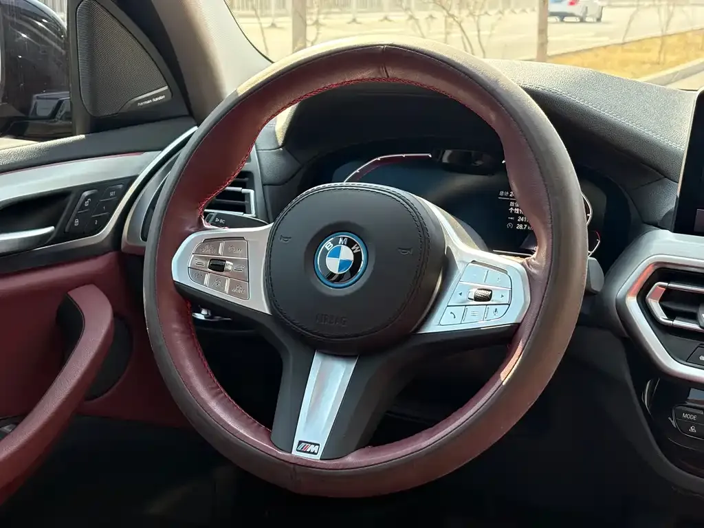BMW iX3 — фото 4
