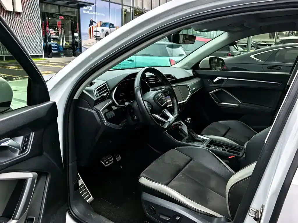 Audi Q3 2023 из CN, фото 2