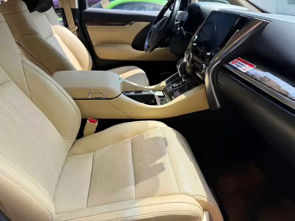 Toyota Alphard — фото 4