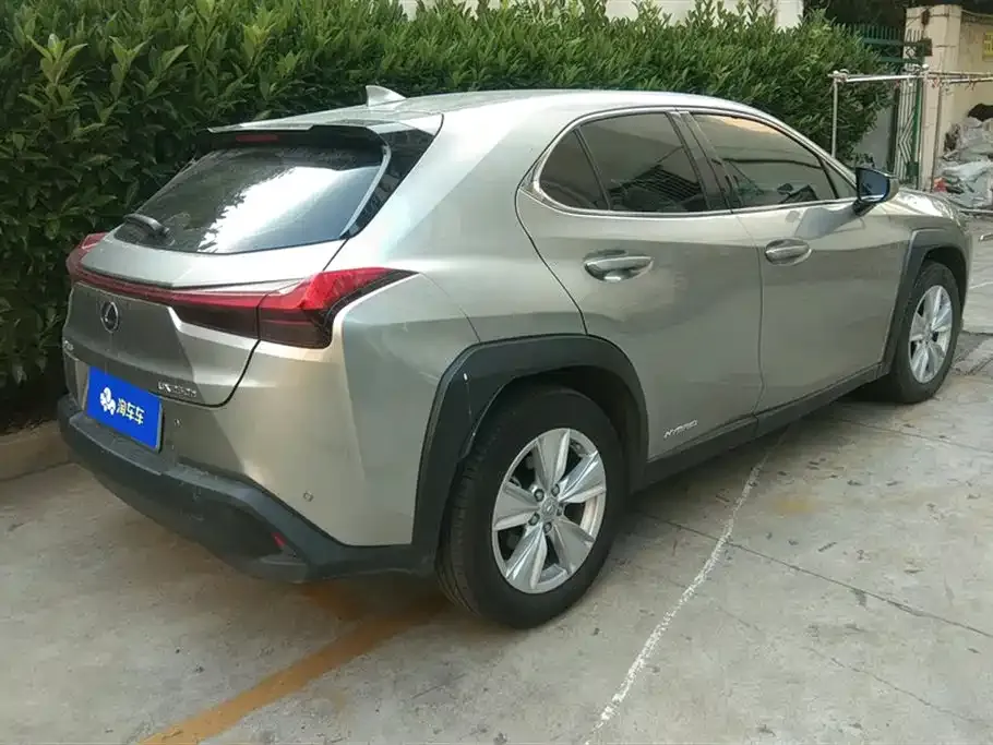 Lexus UX — фото 9