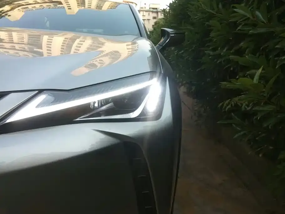 Lexus UX — фото 3