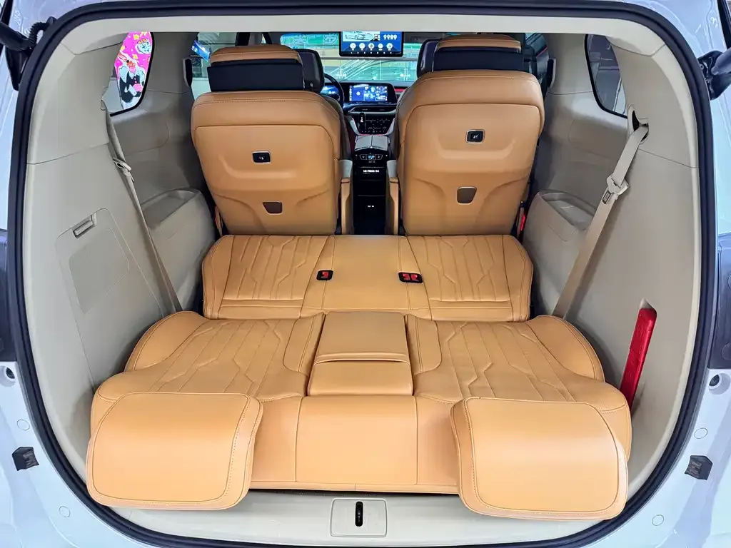 Buick GL8 2023 из CN, фото 9