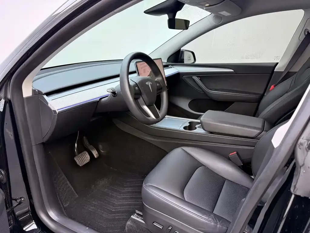 Tesla Model Y — фото 4