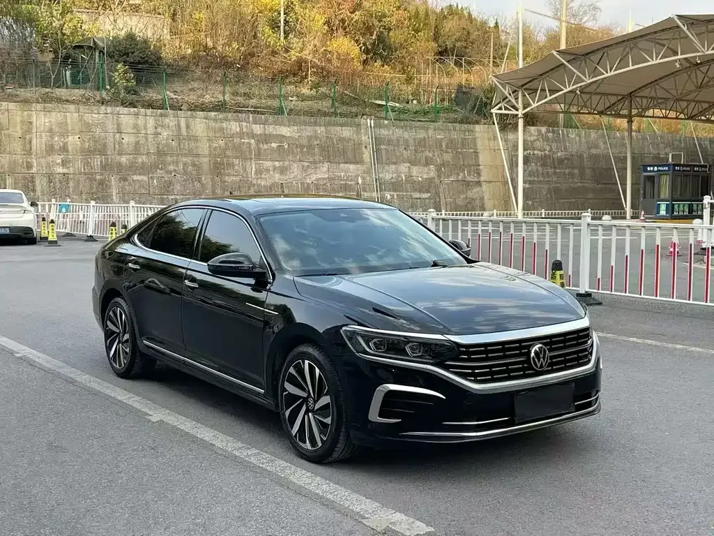 Volkswagen Passat — фото 1