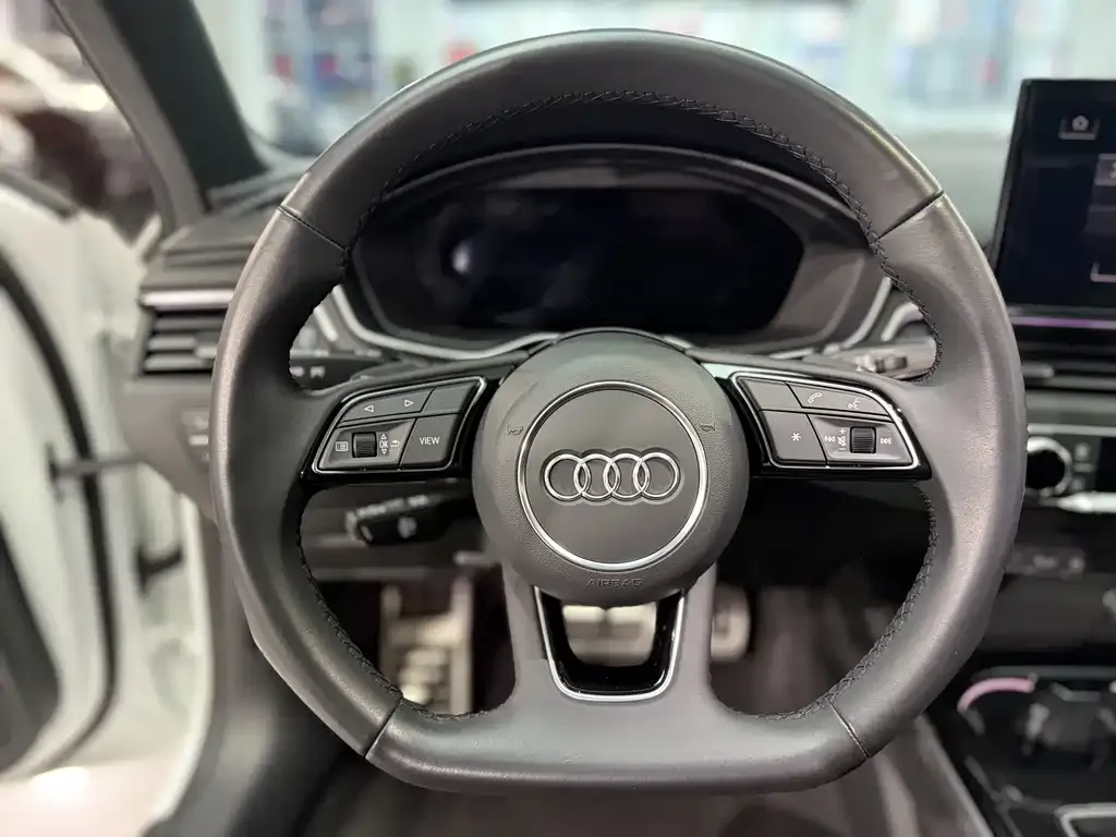 Audi A4L — фото 4